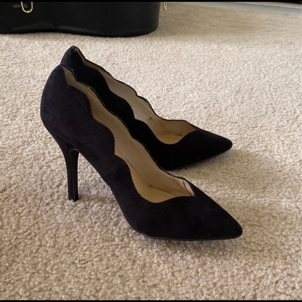 Chinese Laundry Black Scallop Heels (Size 10)